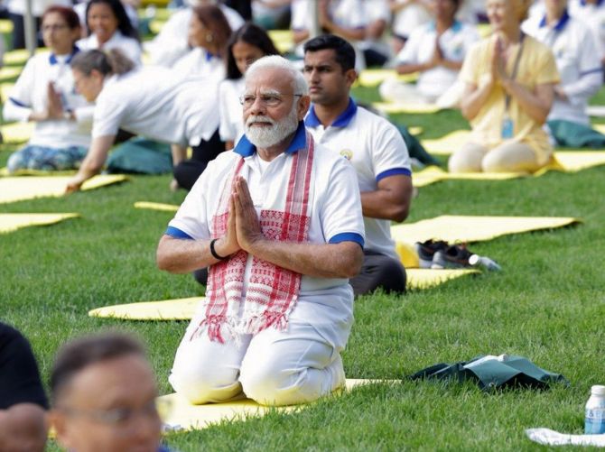 International Yoga Day 2024: Modi Leads Celebrations in Srinagar, Highlights New Yoga Economy